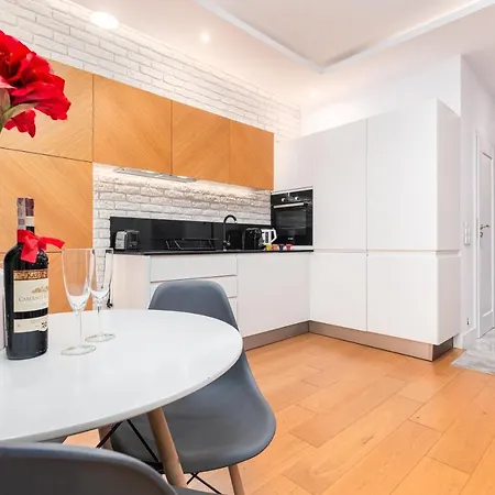 Piekna By Your Freedom Varsovia